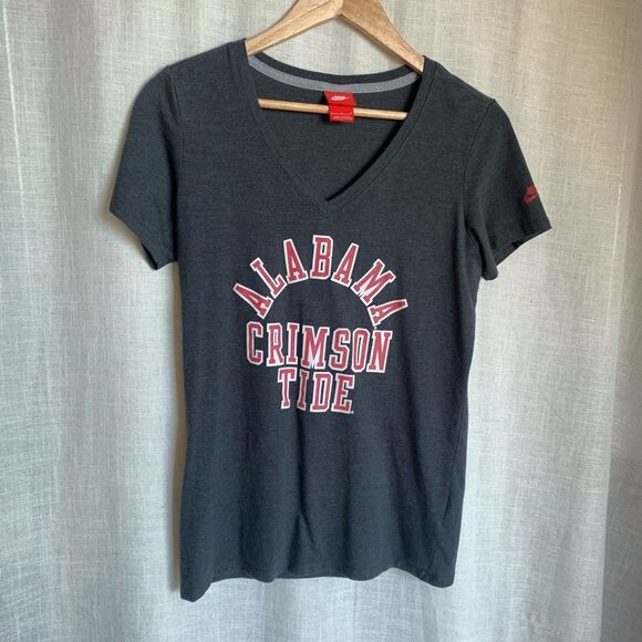 Nike Alabama Crimson Tide Women’s Lg V-Neck T-Shirt Gray with Red Logo - Picture 2 of 13